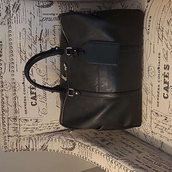 Weekender Bag - Picture 2 of 8